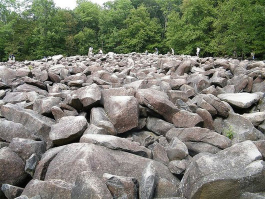 Picture 2 of Strange rocky rock rang like an instrument