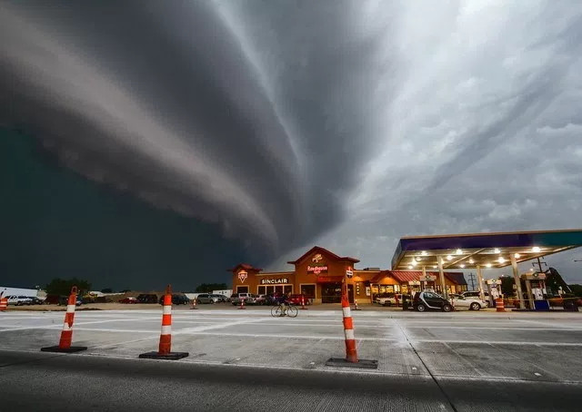 Picture 4 of Strange storm broke the whole city in 1674