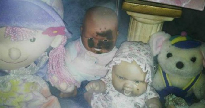 Picture 2 of Strange story about dolls lying in the grave crying