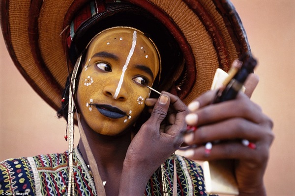 Picture 3 of Strange tribe where men wear skirts to rob their wives and beauty pageants