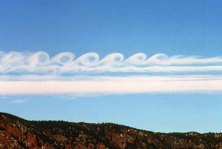 Picture 2 of Strange tsunami clouds dancing in the sky