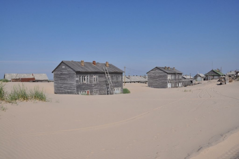 Picture 11 of Strange village sinks in sandy sea