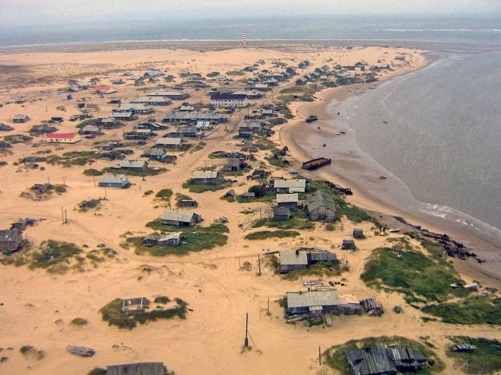 Picture 2 of Strange village sinks in sandy sea