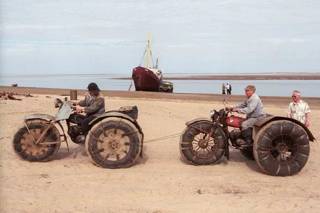 Picture 5 of Strange village sinks in sandy sea