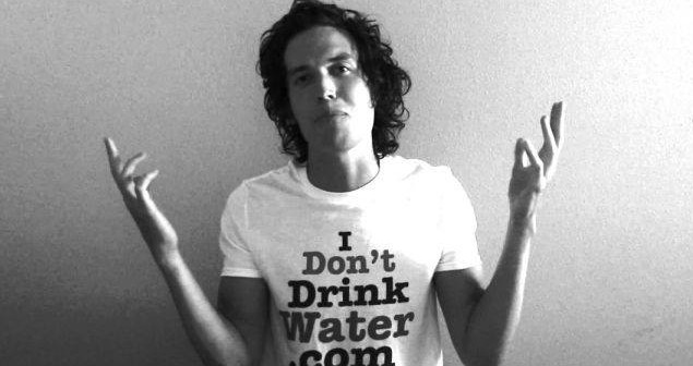 Picture 1 of Strangely, the boy did not drink water for three consecutive years and still lived well