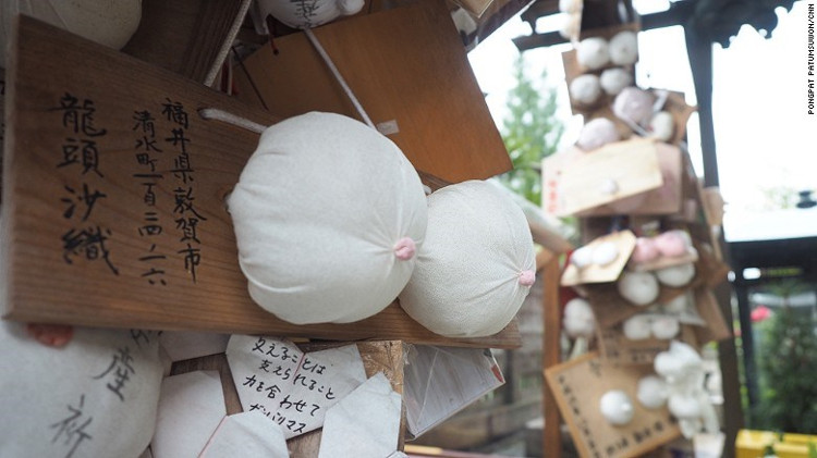 Picture 3 of Strangely the temple adores the unique oriental breast milk