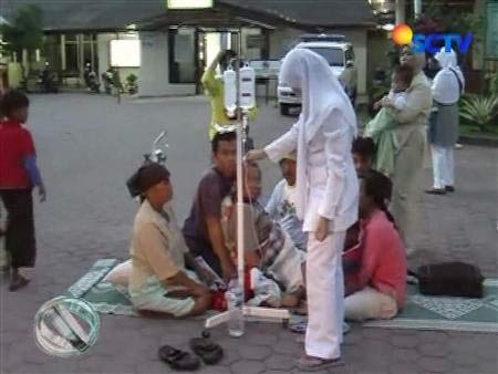 Picture 4 of Strong earthquakes in Indonesia cause a tsunami of 3m high