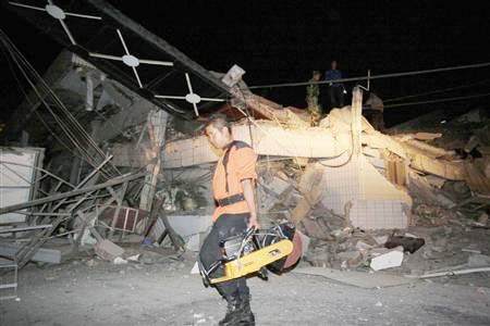 Picture 5 of Strong earthquakes in Indonesia cause a tsunami of 3m high
