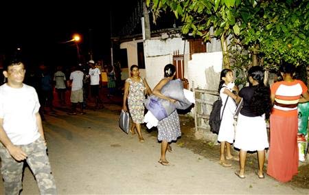 Picture 6 of Strong earthquakes in Indonesia cause a tsunami of 3m high