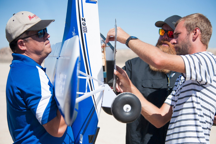 Picture 2 of Students build aircraft to Mars