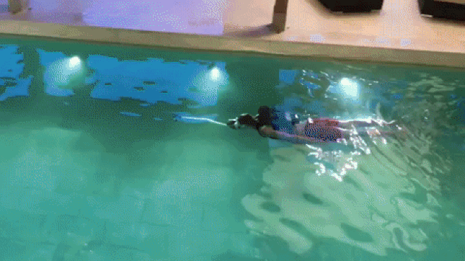 Picture 1 of Students invented underwater jet backpacks, helping swim 12km / h