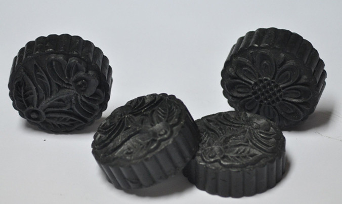Picture 2 of Students make black soap from rice husk