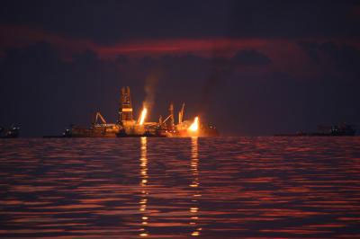 Picture 2 of Study bacteria eating oil and gas in oil spills