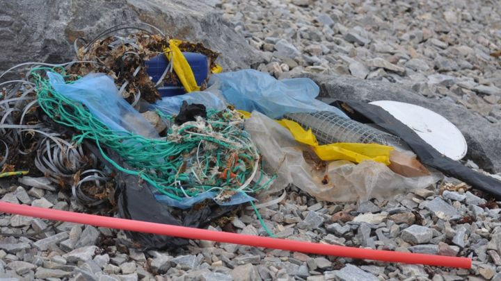 Picture 1 of Stunned when 1 liter of Arctic ice contains 234 pieces of trash