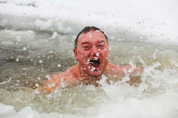 Picture 9 of Stunned with ice movement in the snow