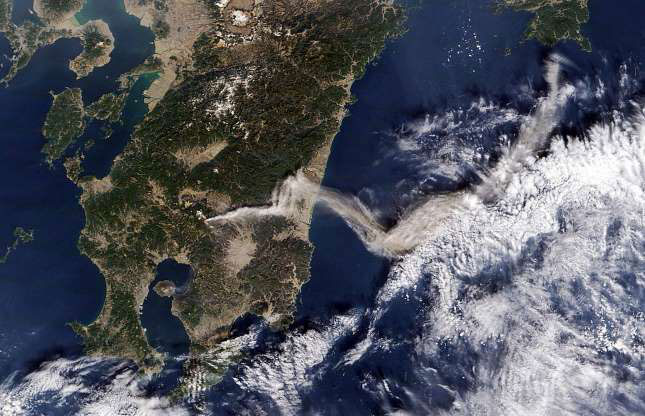 Picture 10 of Stunning images of volcanic eruptions when viewed from above
