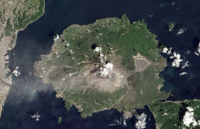 Picture 11 of Stunning images of volcanic eruptions when viewed from above