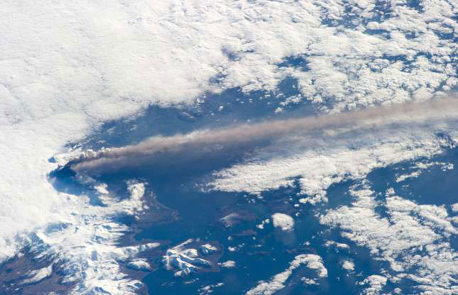 Picture 12 of Stunning images of volcanic eruptions when viewed from above