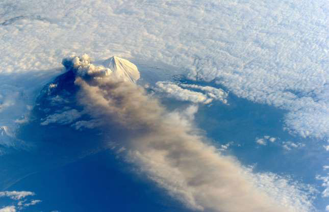 Picture 13 of Stunning images of volcanic eruptions when viewed from above