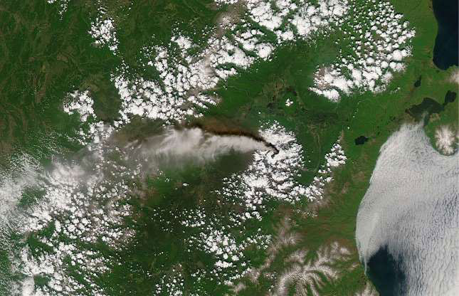 Picture 14 of Stunning images of volcanic eruptions when viewed from above