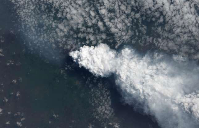 Picture 15 of Stunning images of volcanic eruptions when viewed from above