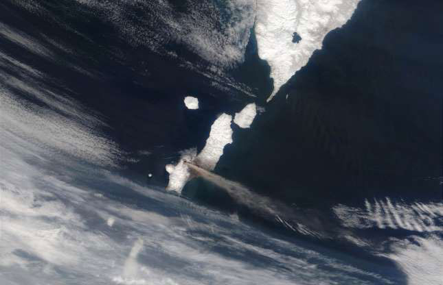 Picture 17 of Stunning images of volcanic eruptions when viewed from above
