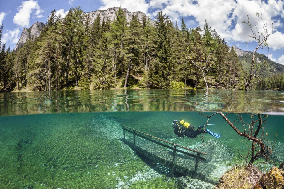 Picture 15 of Stunning images taken between the two worlds