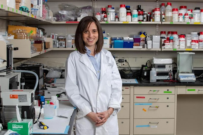Picture 2 of Successful non-stick coating repels all bacteria