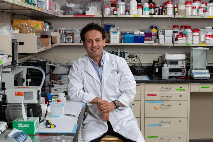 Picture 3 of Successful non-stick coating repels all bacteria