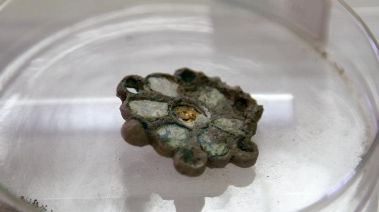 Picture 3 of Successful restoration of the 1400-year-old crown of the Empress Queen