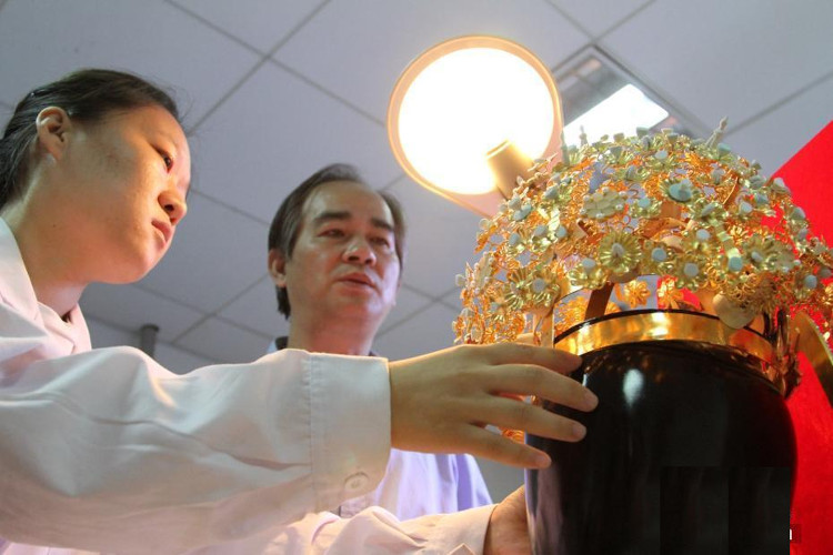 Picture 4 of Successful restoration of the 1400-year-old crown of the Empress Queen