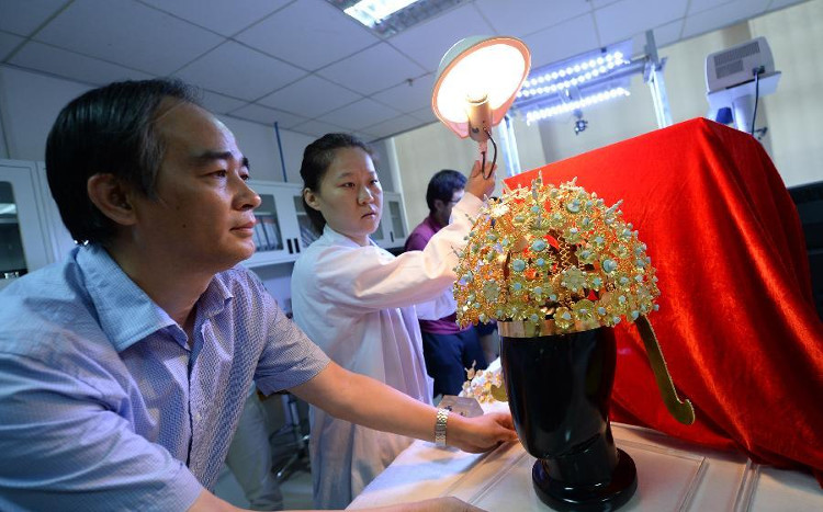 Picture 5 of Successful restoration of the 1400-year-old crown of the Empress Queen