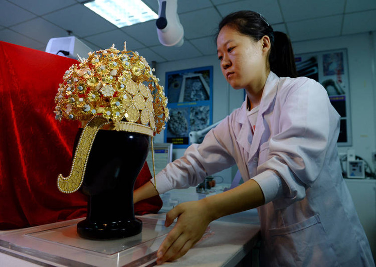 Picture 8 of Successful restoration of the 1400-year-old crown of the Empress Queen