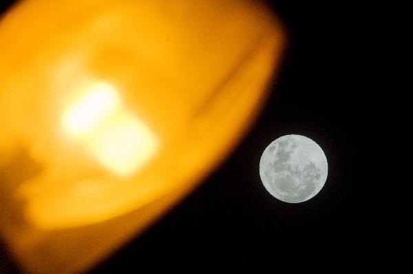 Picture 10 of 'Super moon' around the world
