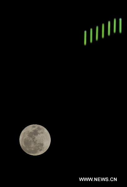 Picture 12 of 'Super moon' around the world