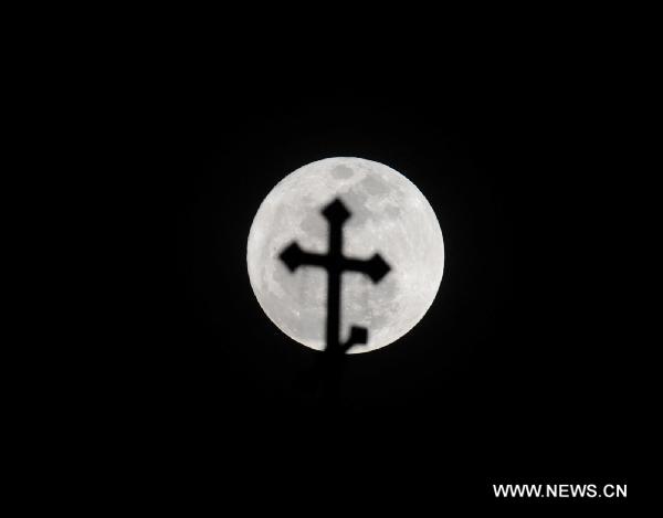 Picture 13 of 'Super moon' around the world