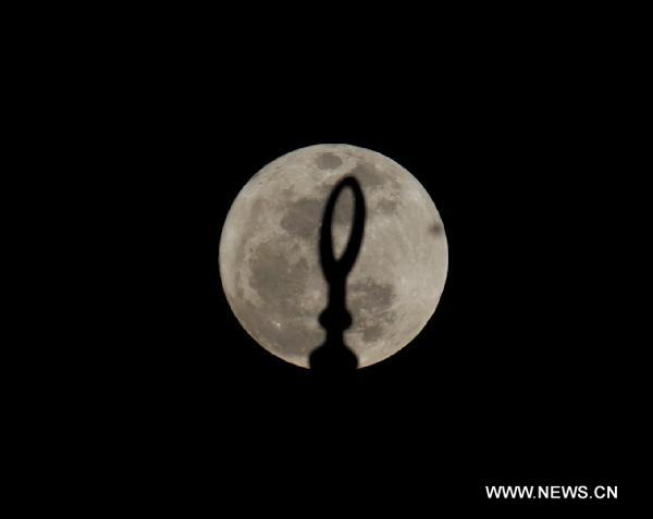 Picture 15 of 'Super moon' around the world