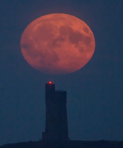Picture 10 of Super moon has just appeared in the sky of countries