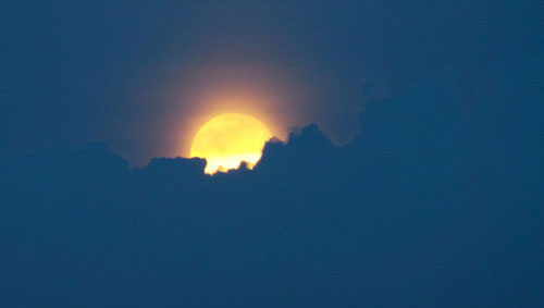 Picture 1 of Super moon in Saigon
