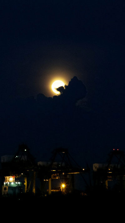 Picture 2 of Super moon in Saigon