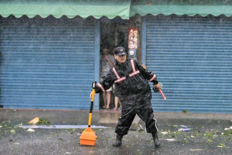 Super storm Meranti landed, Taiwan was deserted images 3