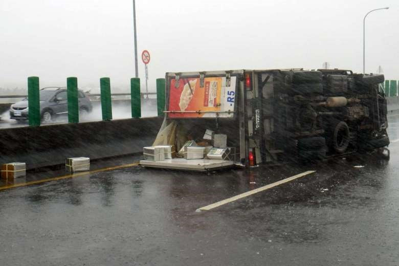 Super storm Meranti landed, Taiwan was deserted images 4