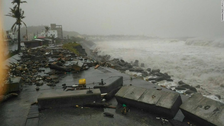 Super storm Meranti landed, Taiwan was deserted images 8