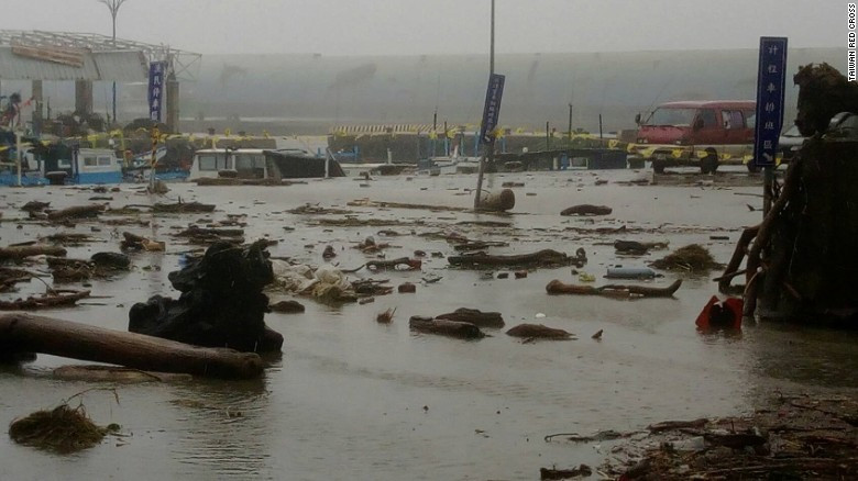 Super storm Meranti landed, Taiwan was deserted images 9