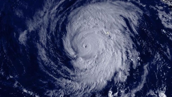 Picture 1 of Super typhoon changes direction, even rain water is scattered