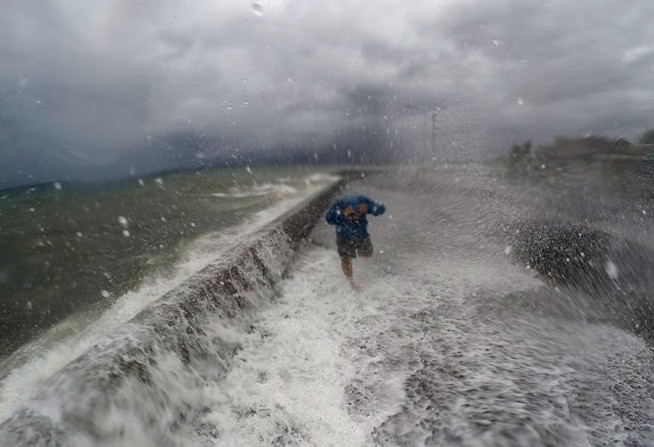 Picture 2 of Super Typhoon Melor landed in the Philippines, 3 people died