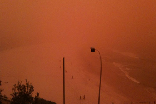 Picture 5 of Sydney is red because of the unusual sandstorm