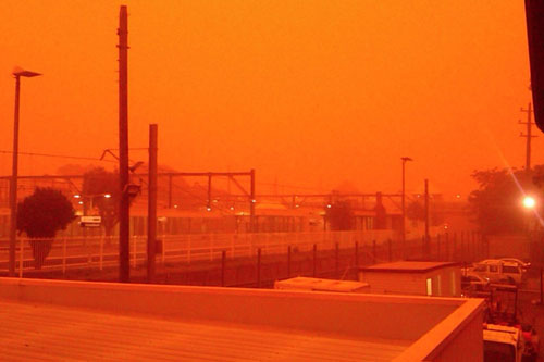 Picture 8 of Sydney is red because of the unusual sandstorm
