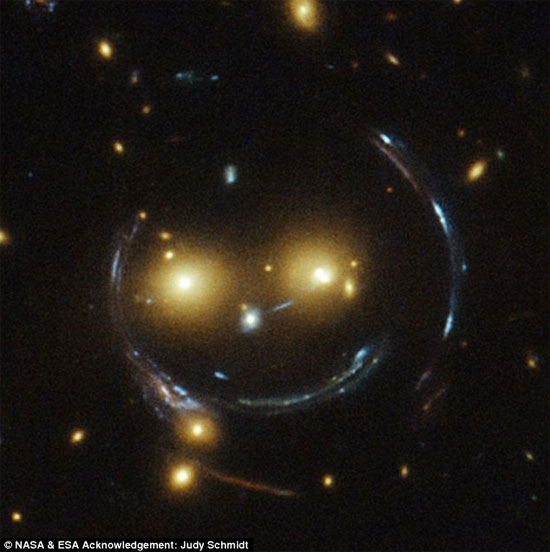 Picture 1 of Take pictures of smiling faces in the universe