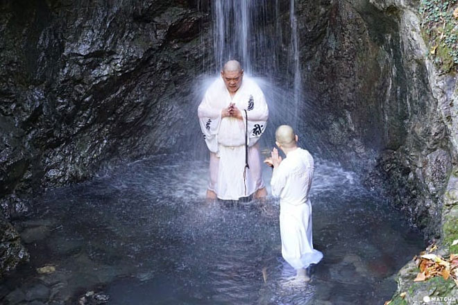 Picture 1 of Takigyo - Meditating under a waterfall